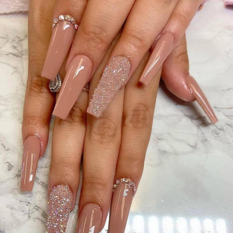 Glamorous artificial nail extensions with rhinestone and glitter details Kalsten