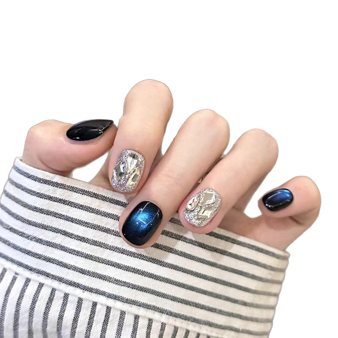 Creative artificial nails with shimmering effects Kalsten