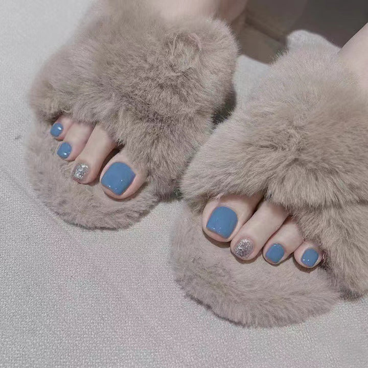 Artful toenails with glitter and metallic accents Kalsten