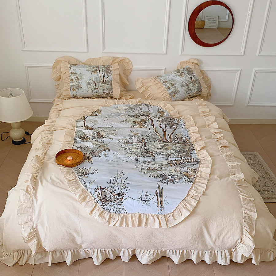 Romantic bed set with muslin look, ruffled edge and toile runner