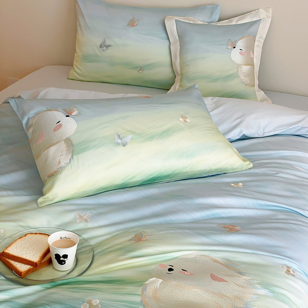Children's bedding set made of cotton satin with embroidered lamb and butterfly motif