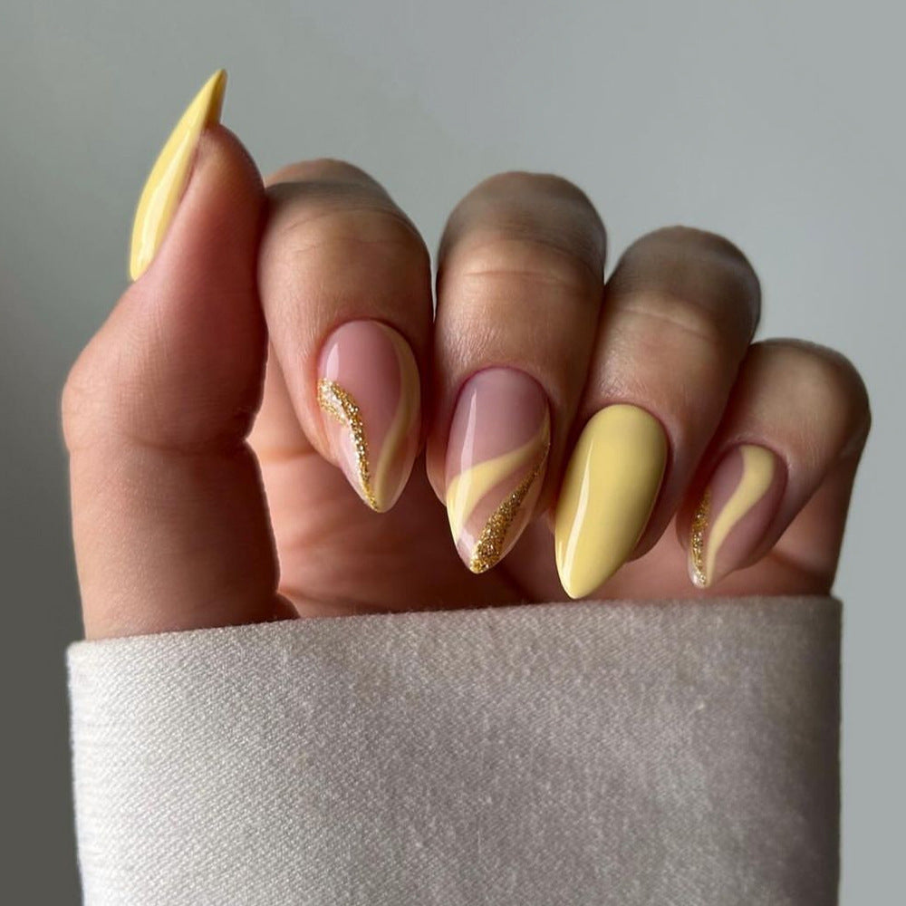 Artificial Press-On Nails with glamorous designs Kalsten