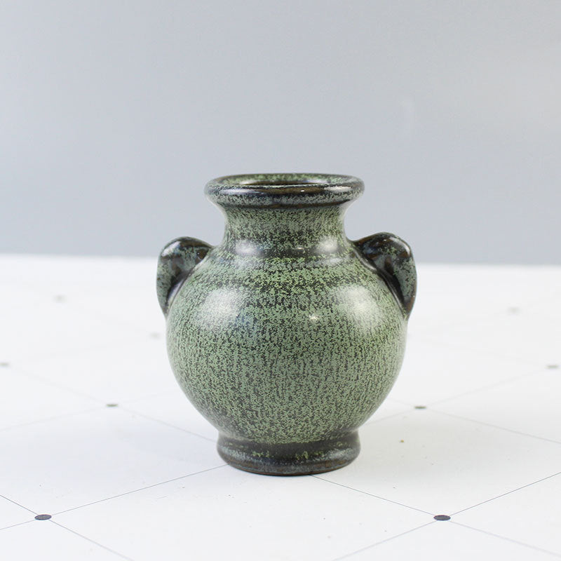 Elegant ceramic vase with artistic design Kalsten