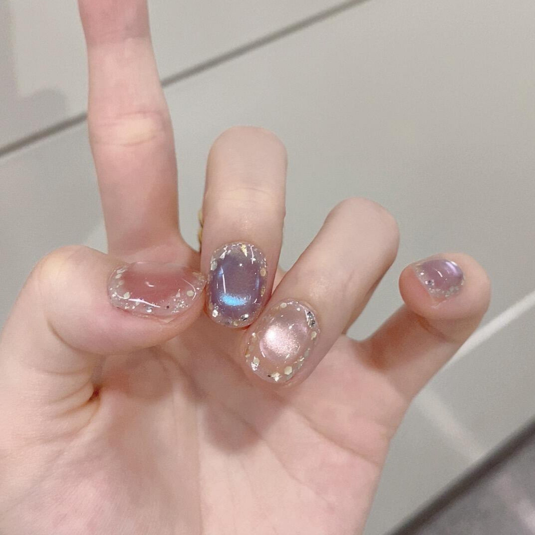 Artificial acrylic nails with shimmering effects and elegant glitter accents Kalsten