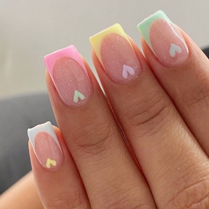 Artificial nail set with playful color gradients and heart motifs Kalsten