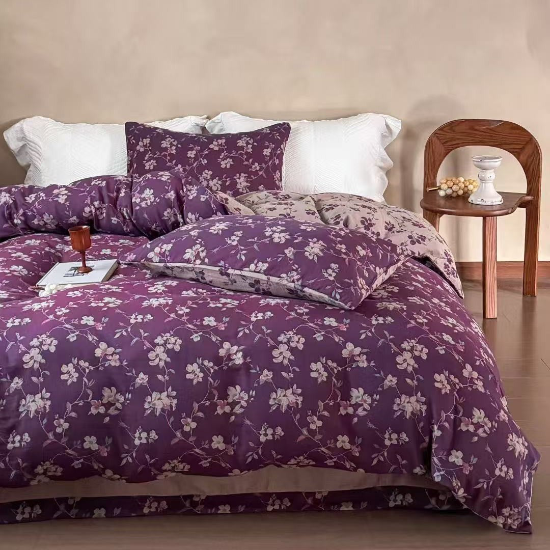 Reversible bedding set made of cotton-linen with delicate floral print and quilted blanket