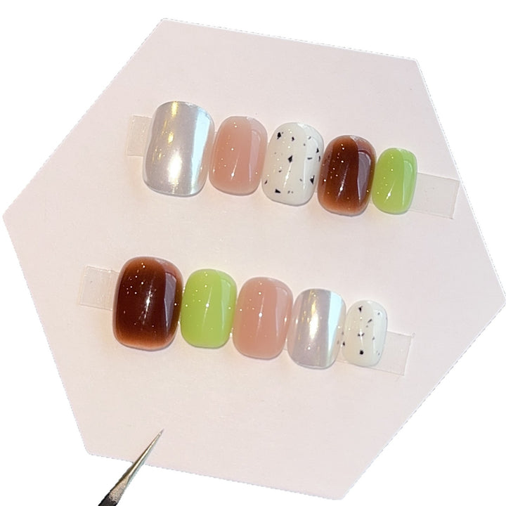 Artificial nails with modern design and varied accents Kalsten