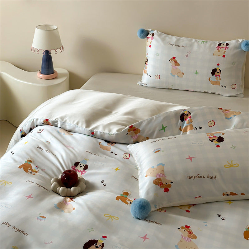 Children's bedding set with pompom corners and playful animal and heart print