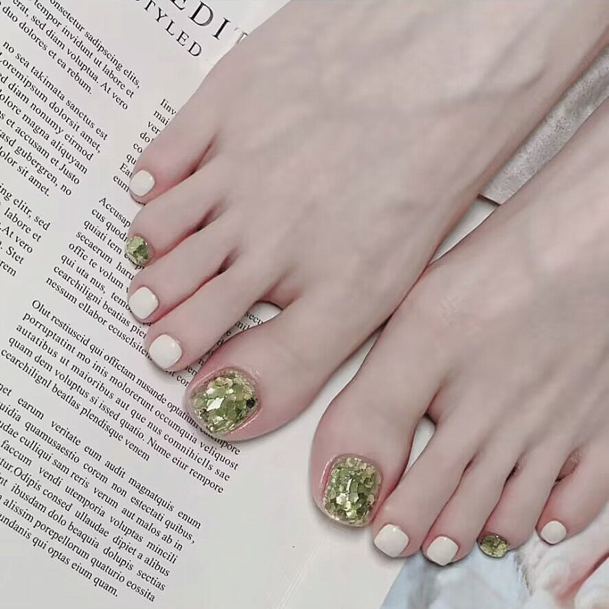 Elegant Press-On Toenail Art Set