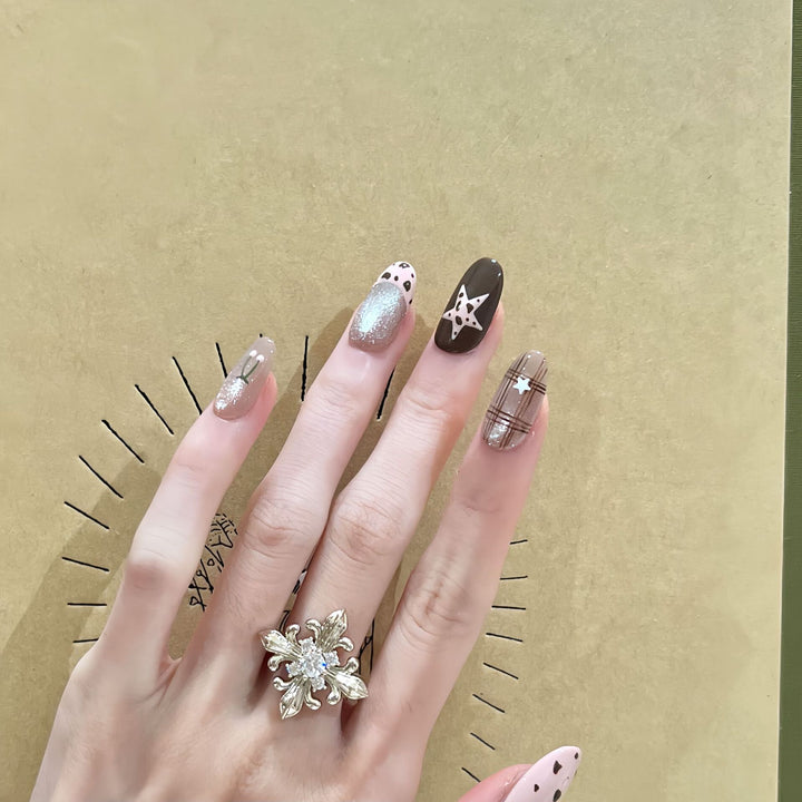 Artificial Nails in Elegant Flower Design Kalsten