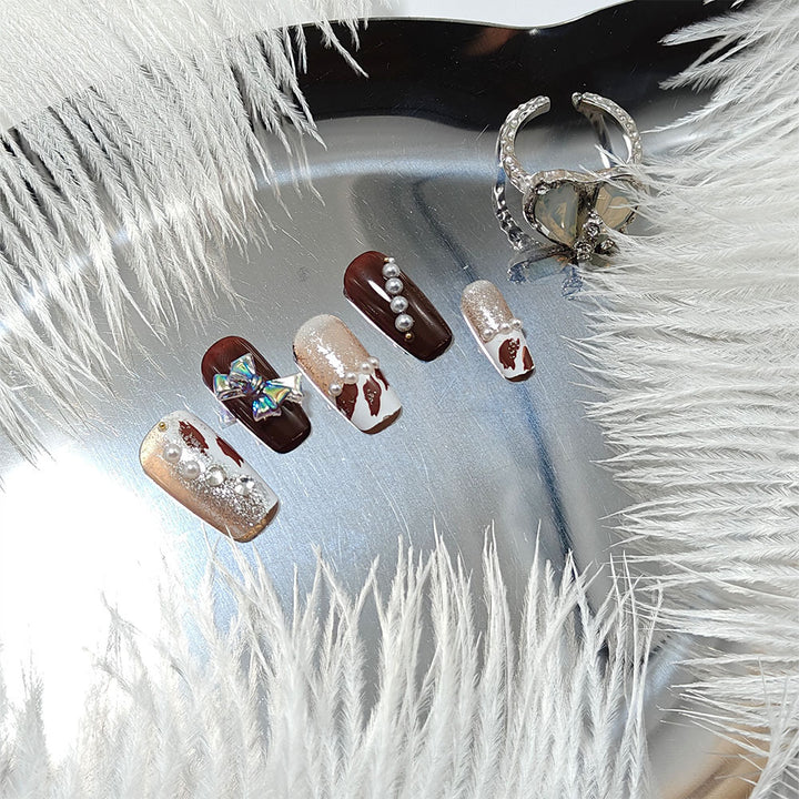Artificial nails with glamorous 3D applications and glitter Kalsten