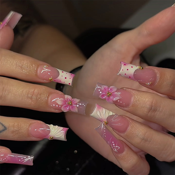 Nail art set with elegant floral motifs Kalsten
