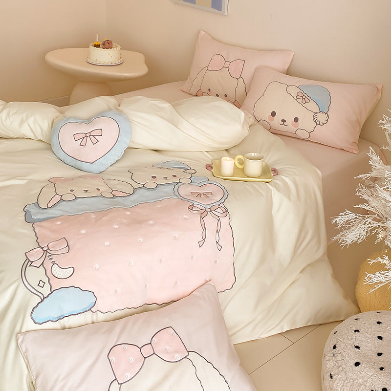 Kids bedding set with plush appliqués and motif embroidery