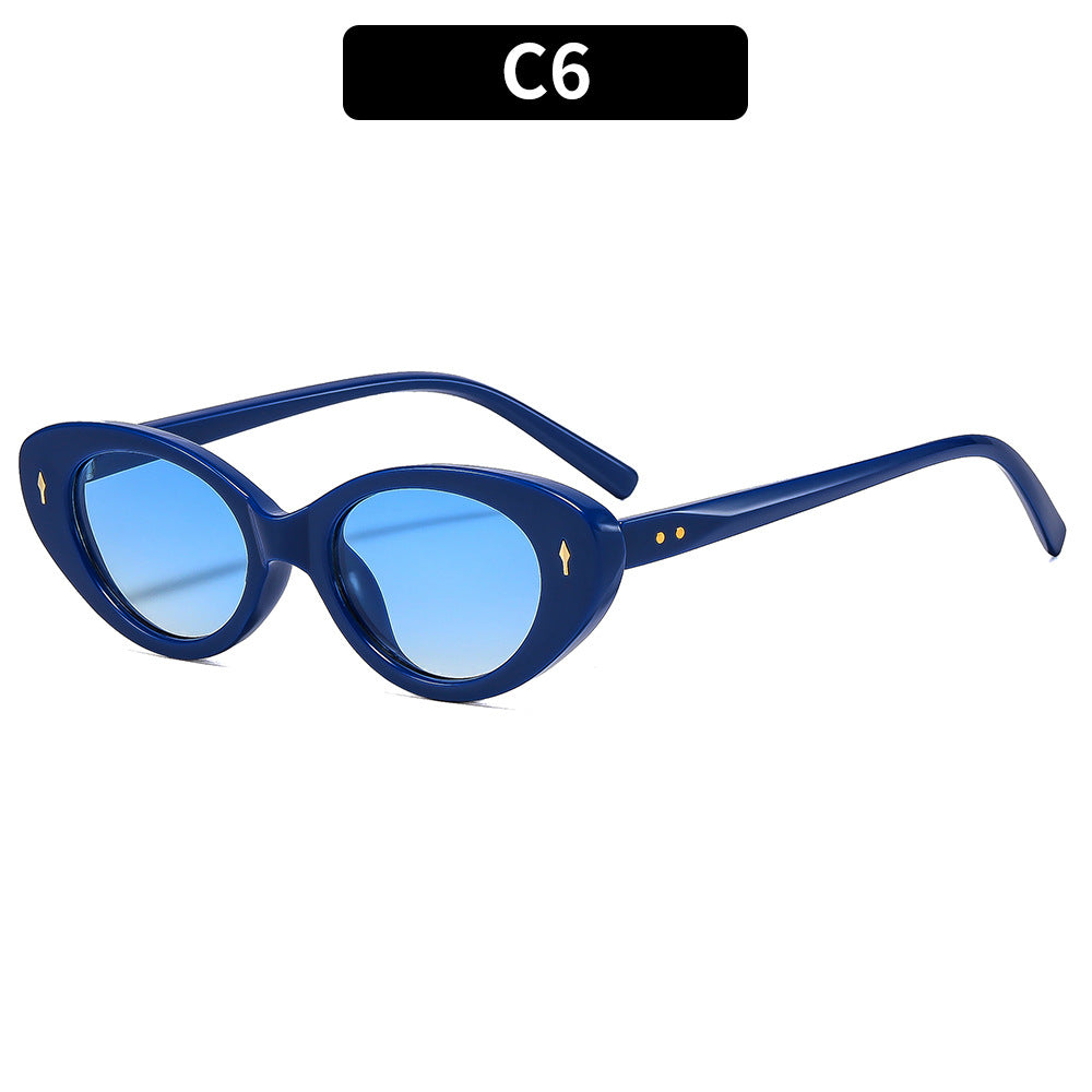 Stylish Cat-Eye Sunglasses with Gradient Lenses
