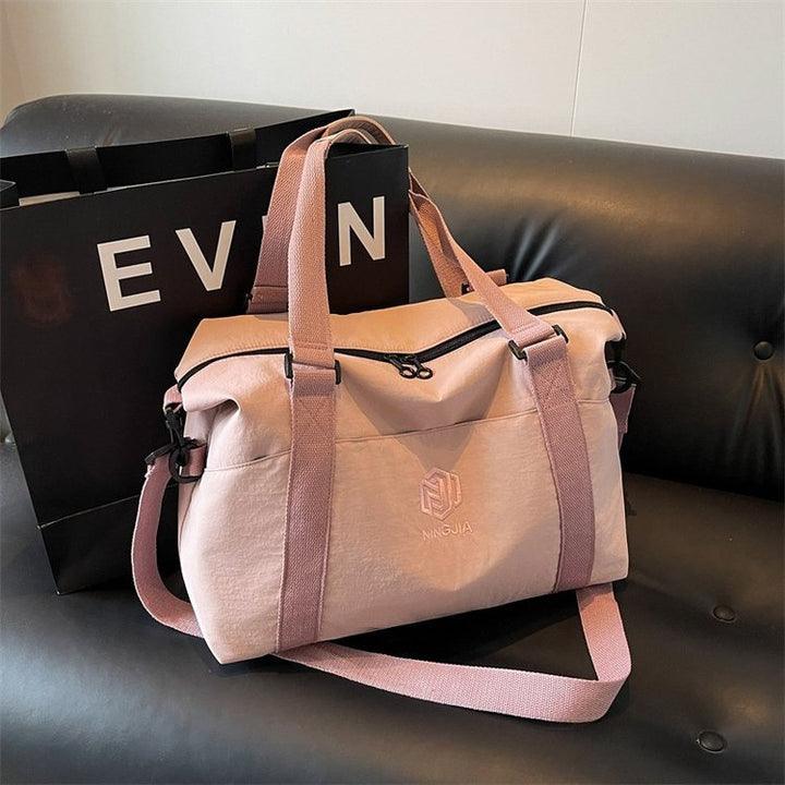 Sporty tote bag with multiple compartments and adjustable straps Kalsten