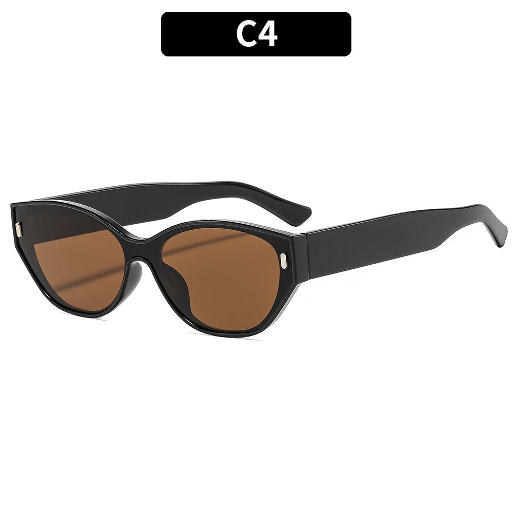 Stylish Cat-Eye Sunglasses with Vintage-Inspired Frame