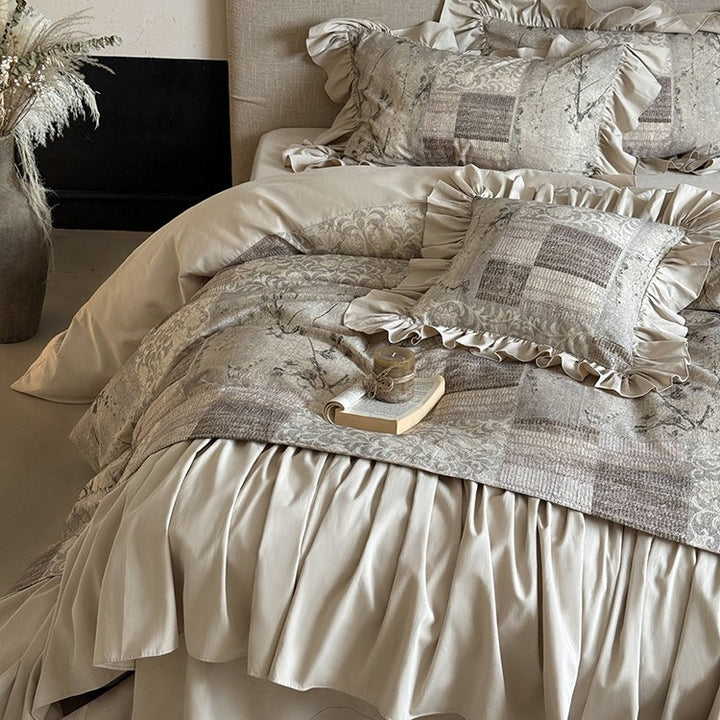 Bed linen set with gathered bed skirt and decorative frill border