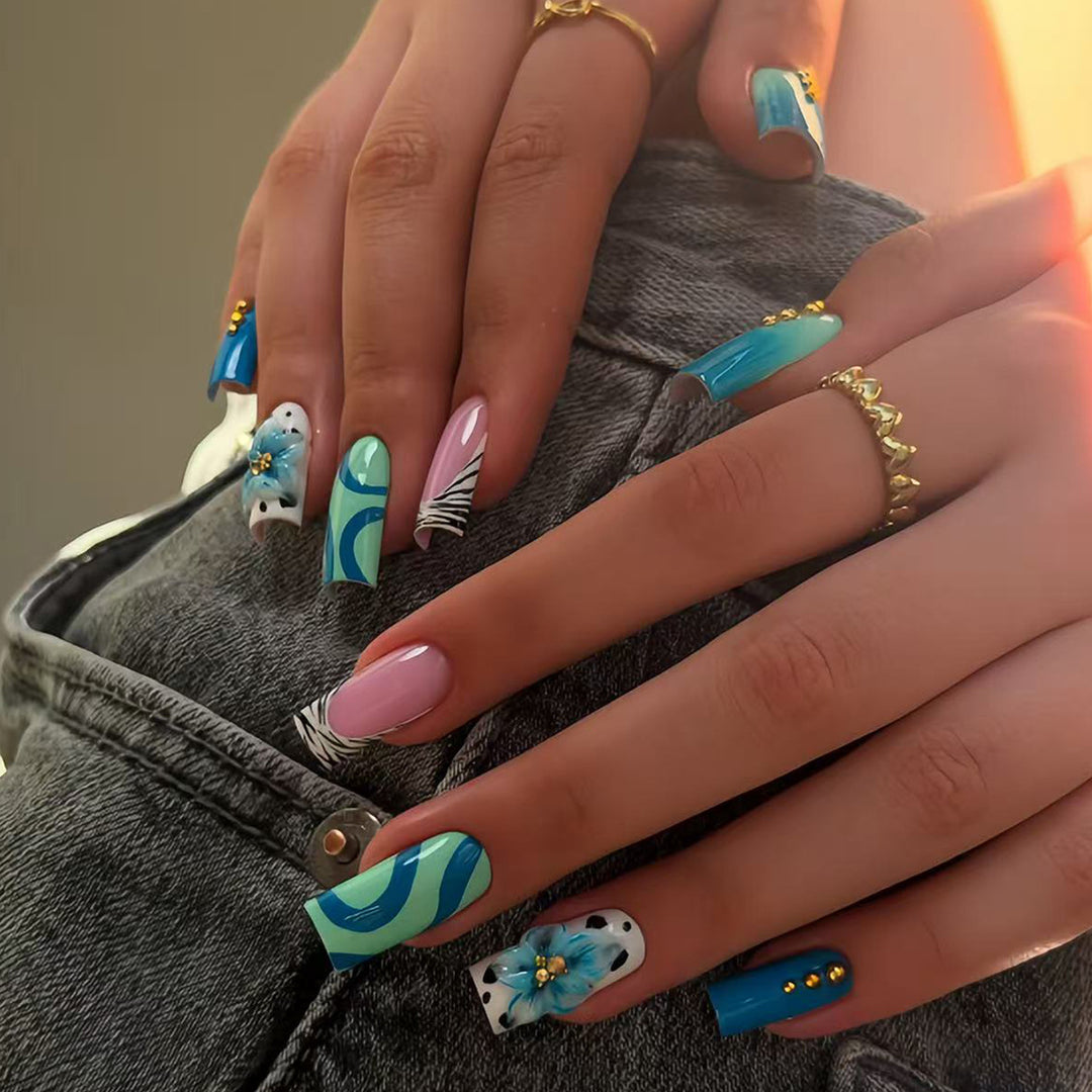Artificial fingernails with handcrafted designs Kalsten