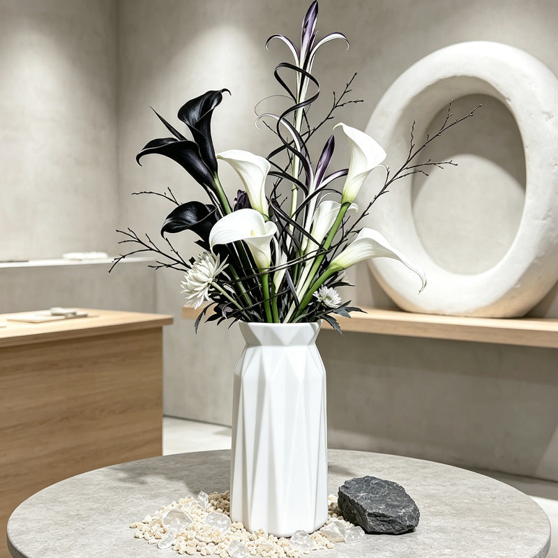 Elegant Geometric Vase Kalsten