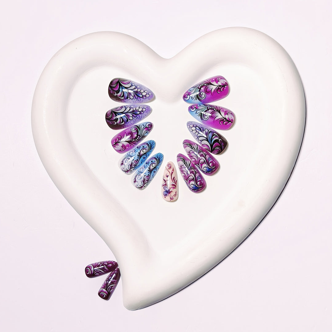 Creative artificial nails with floral and shimmering design elements Kalsten