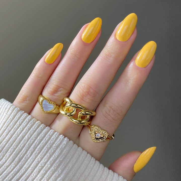 Elegant artificial nails with glossy surface Kalsten