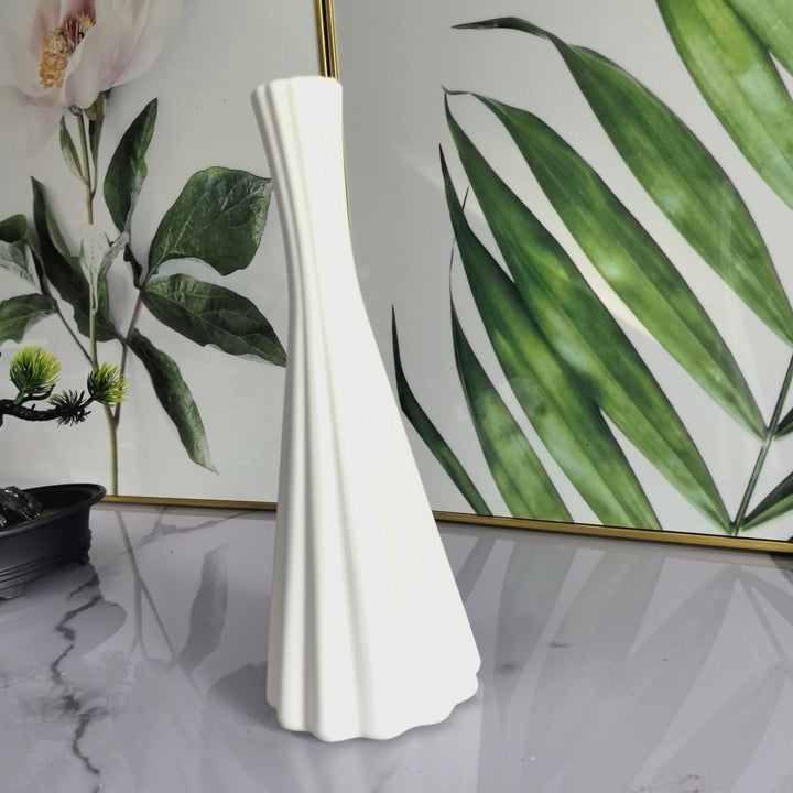 Modern Textured Decorative Vase Kalsten