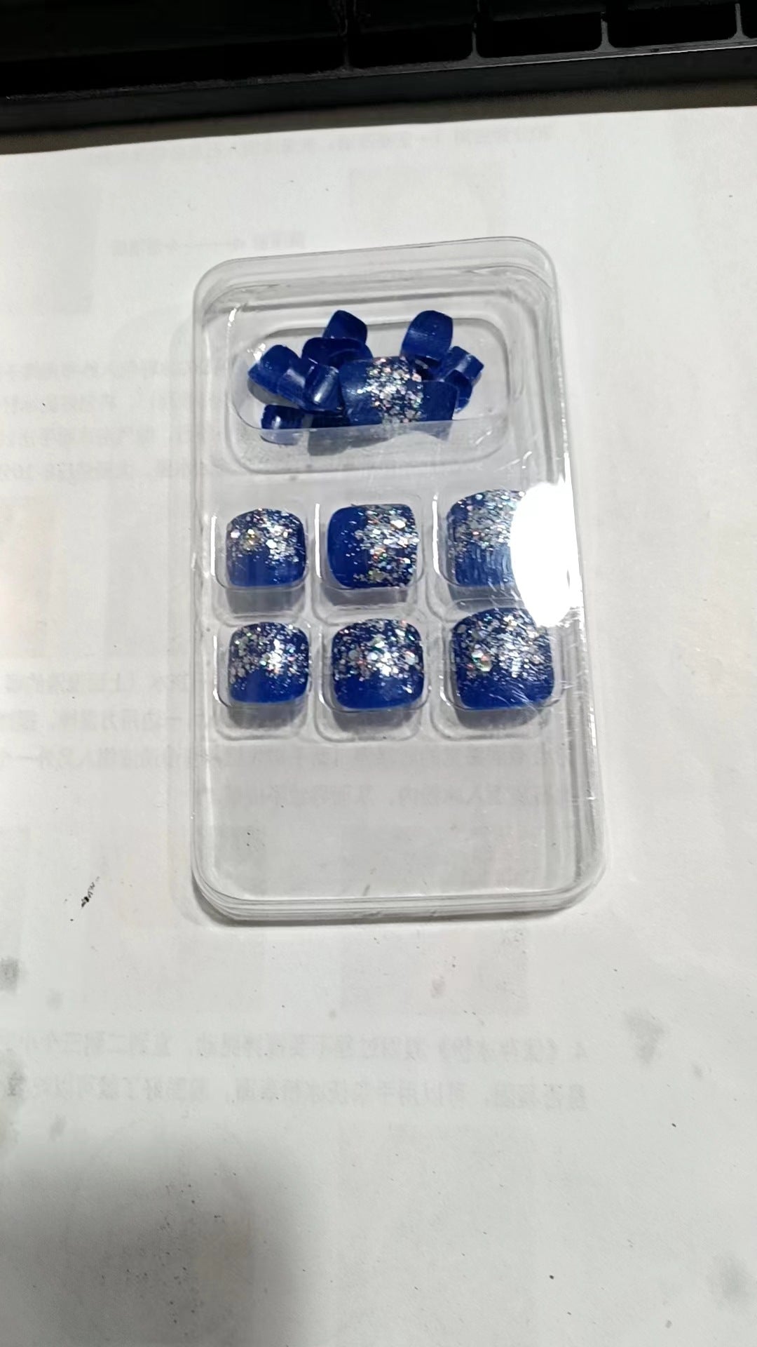 Glitter Accent Press-On Nail Set Kalsten
