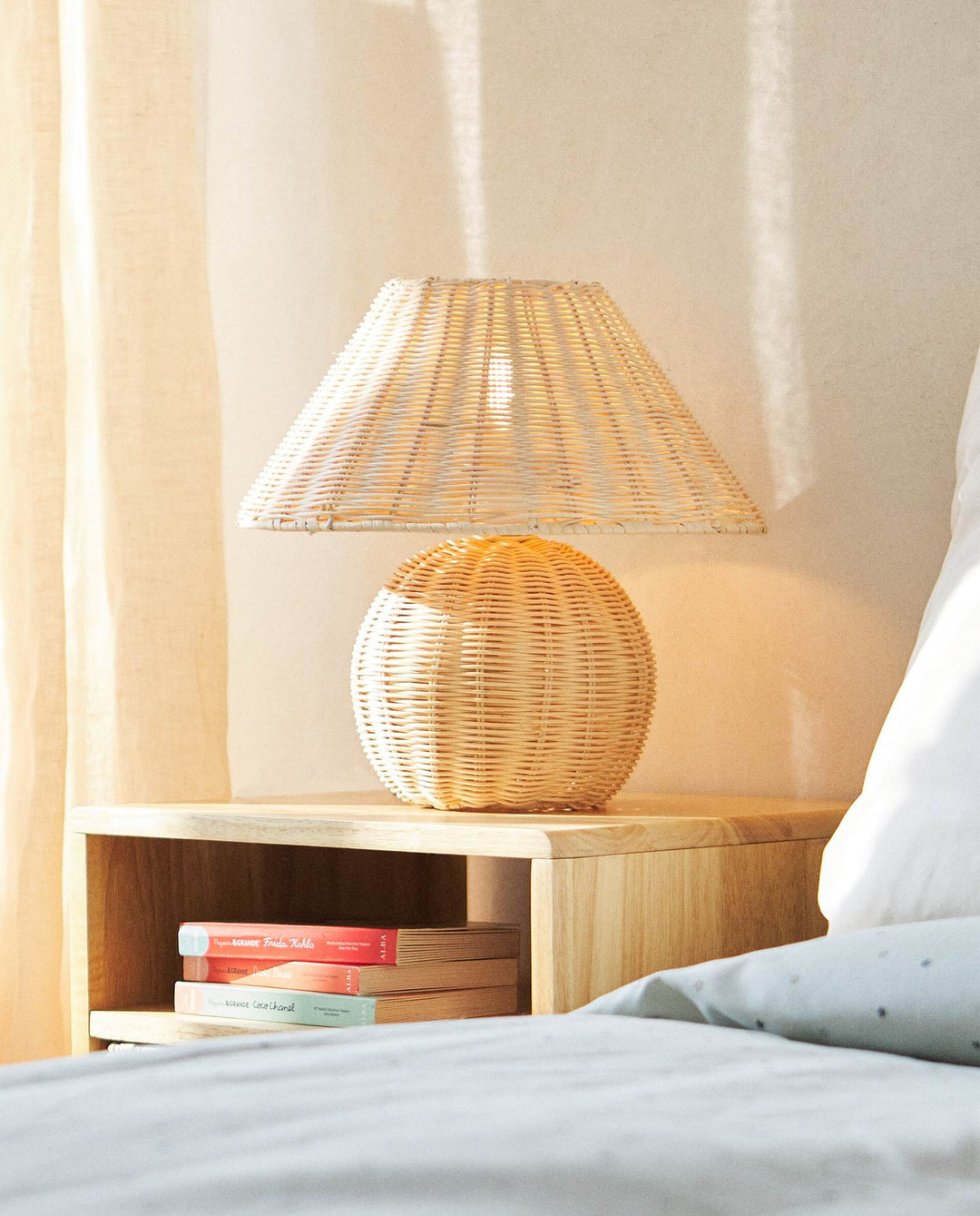 Handcrafted Rattan Table Lamp Kalsten