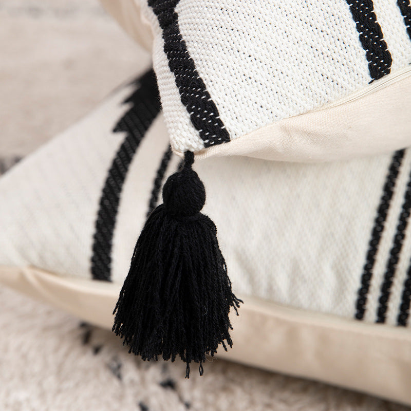Rectangular Jacquard lumbar cushion cover with geometric ethnic relief and decorative tassels Kalsten