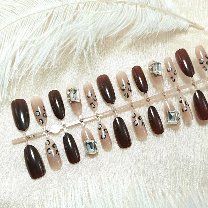 Artificial nails with elegant glamour accents Kalsten