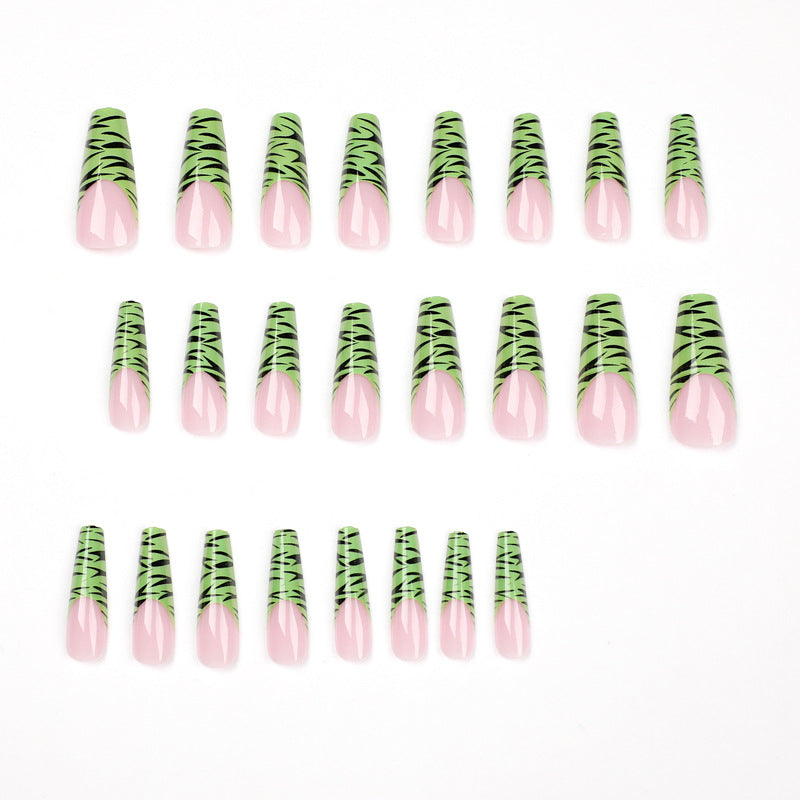 Artistic fingernails with trendy zebra design Kalsten