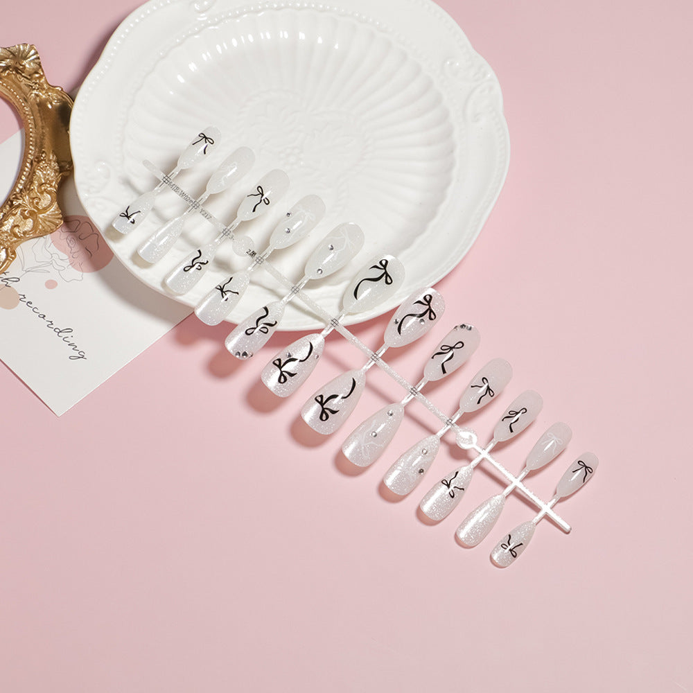 Elegant Floral Accent Press-On Nail Set Kalsten