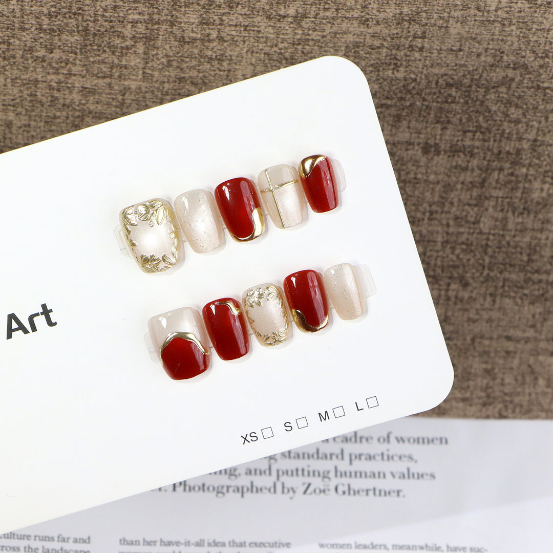Decorative Press-On Nail Art Set with Gold Accents Kalsten