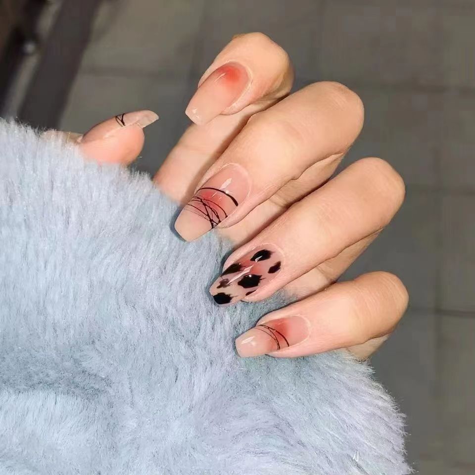 Artistic Abstract Nail Art Kalsten
