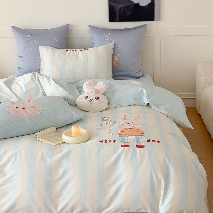 Children's bedding set with striped cotton satin and cute bunny appliqués