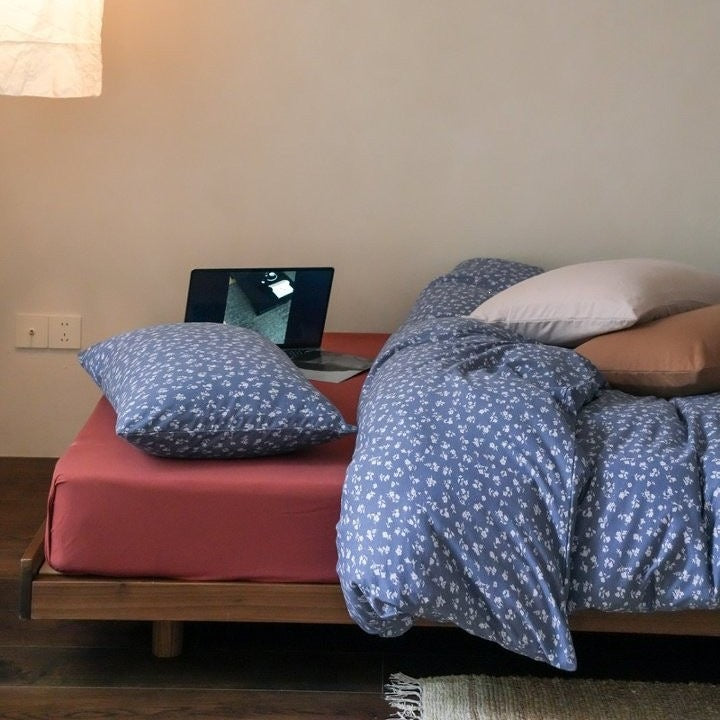 Floral Reversible Duvet Cover Set made of Cotton Mix with Fitted Sheet