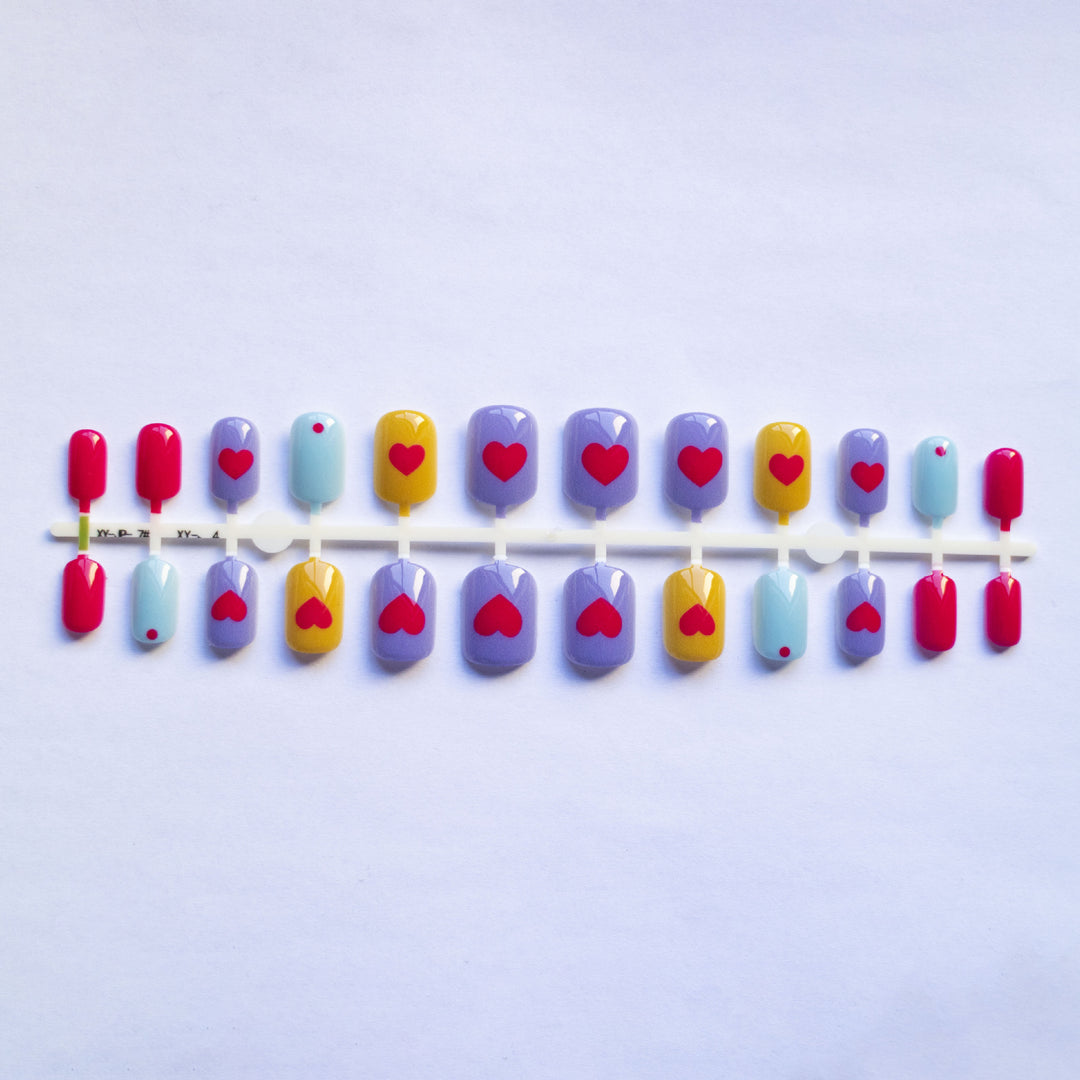Artistic Heart-Pattern Nail Art Kit