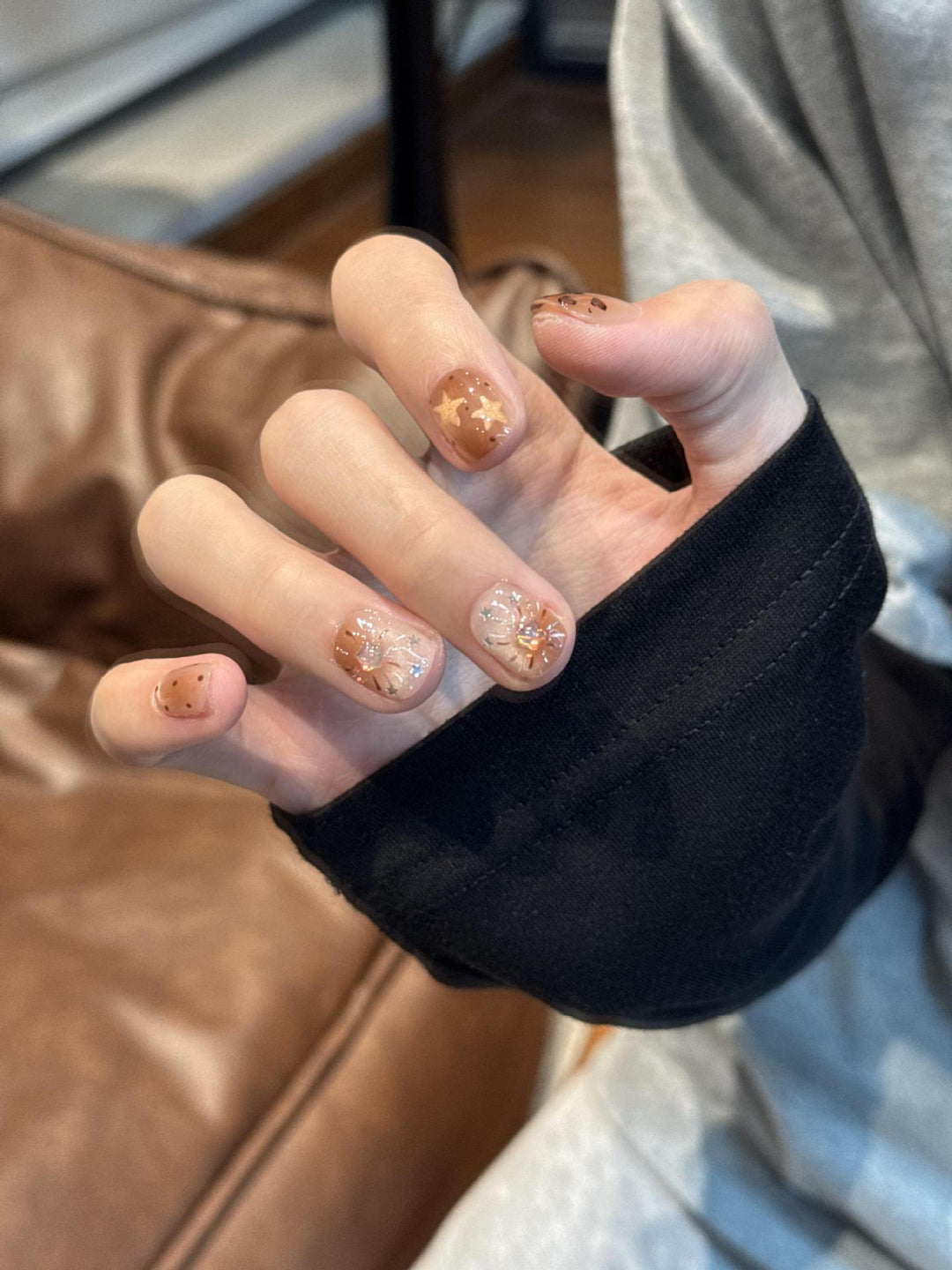 Artificial nails with shimmering fine accents Kalsten