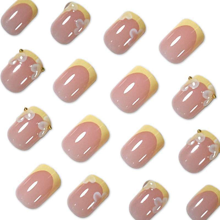 Decorative Press-On Nail Art Set with Floral Accents Kalsten