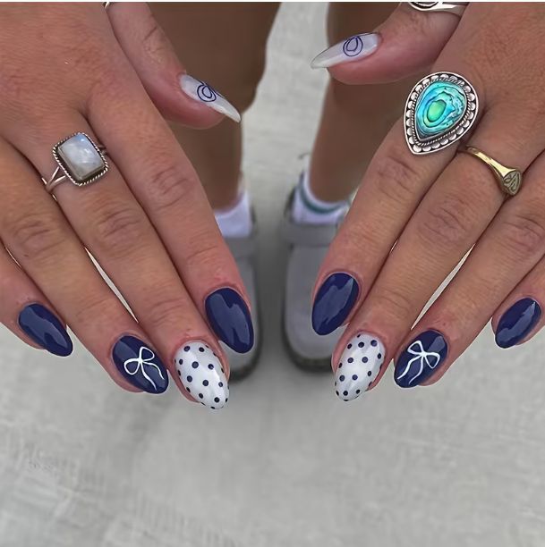 Nautical-Inspired Gel Nail Art Kalsten