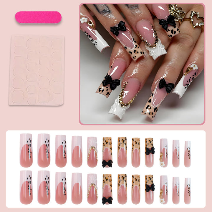 Artificial nails with elegant animal patterns and jewelry details Kalsten