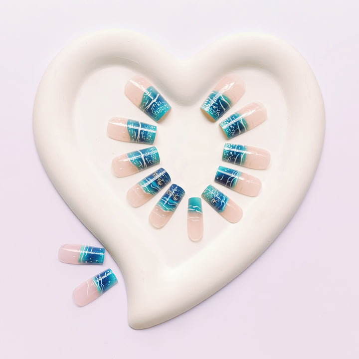 Nail art with creative ocean waves design Kalsten