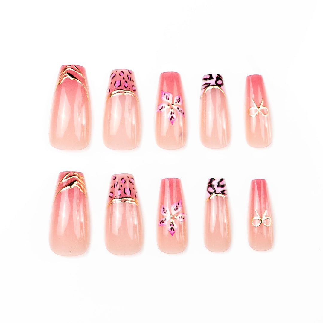 Artificial nails with floral accents Kalsten