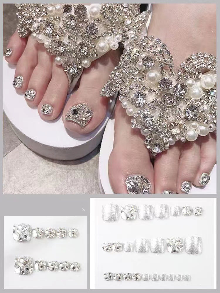 Glamorous flip-flops with rhinestones and pearls Kalsten
