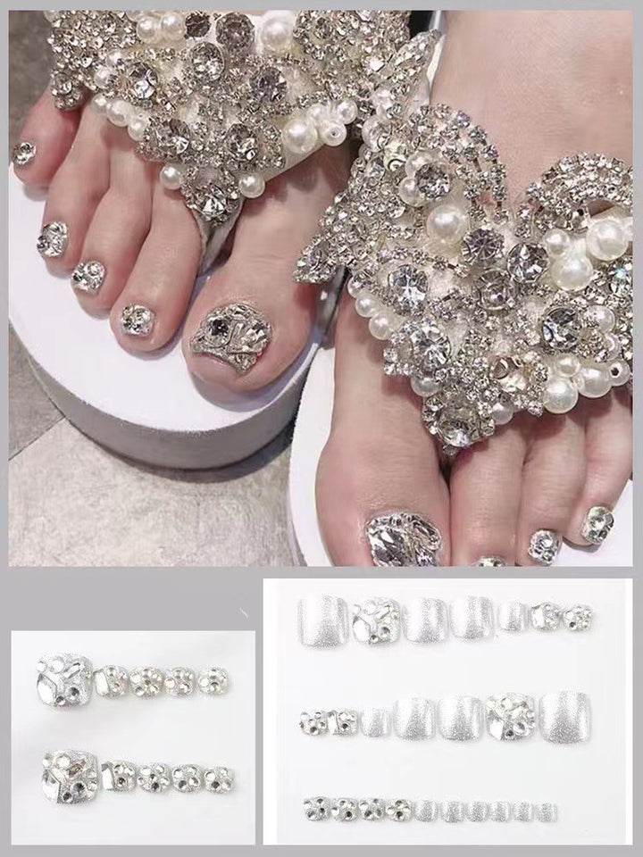 Glamorous flip-flops with rhinestones and pearls Kalsten