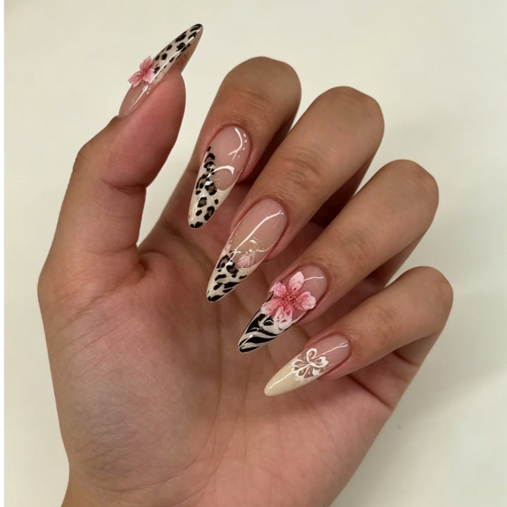 Artificial nails with floral accents and animal print Kalsten