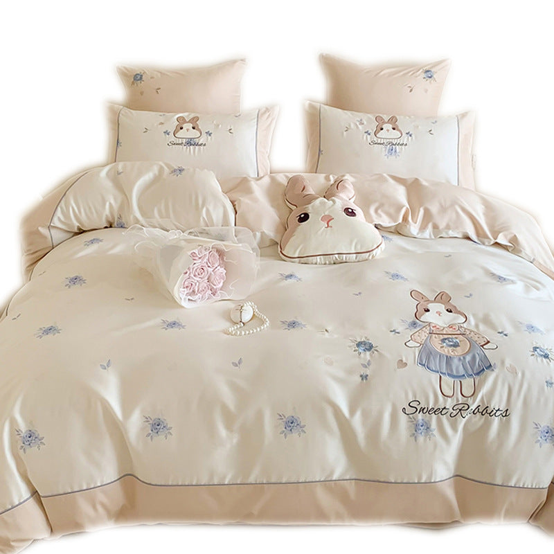 Children's bedding set made of cotton satin with embroidered bunny motif and delicate piping