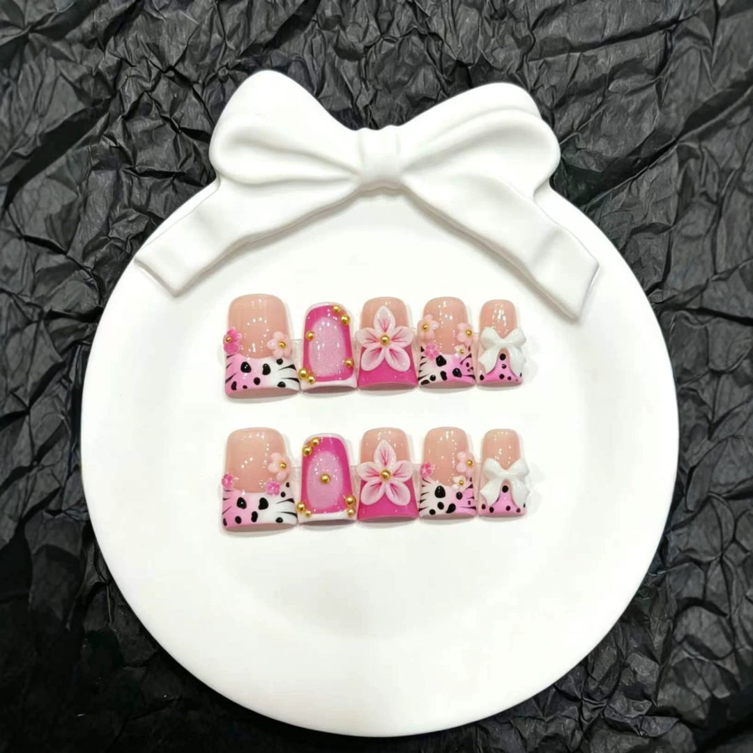 Artistic Floral-Themed Press-On Nail Art Set