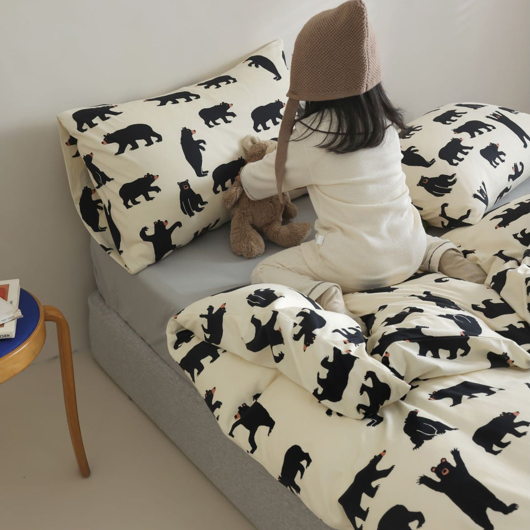 Reversible duvet cover and pillowcase set made of cotton satin with teddy bear and moon print