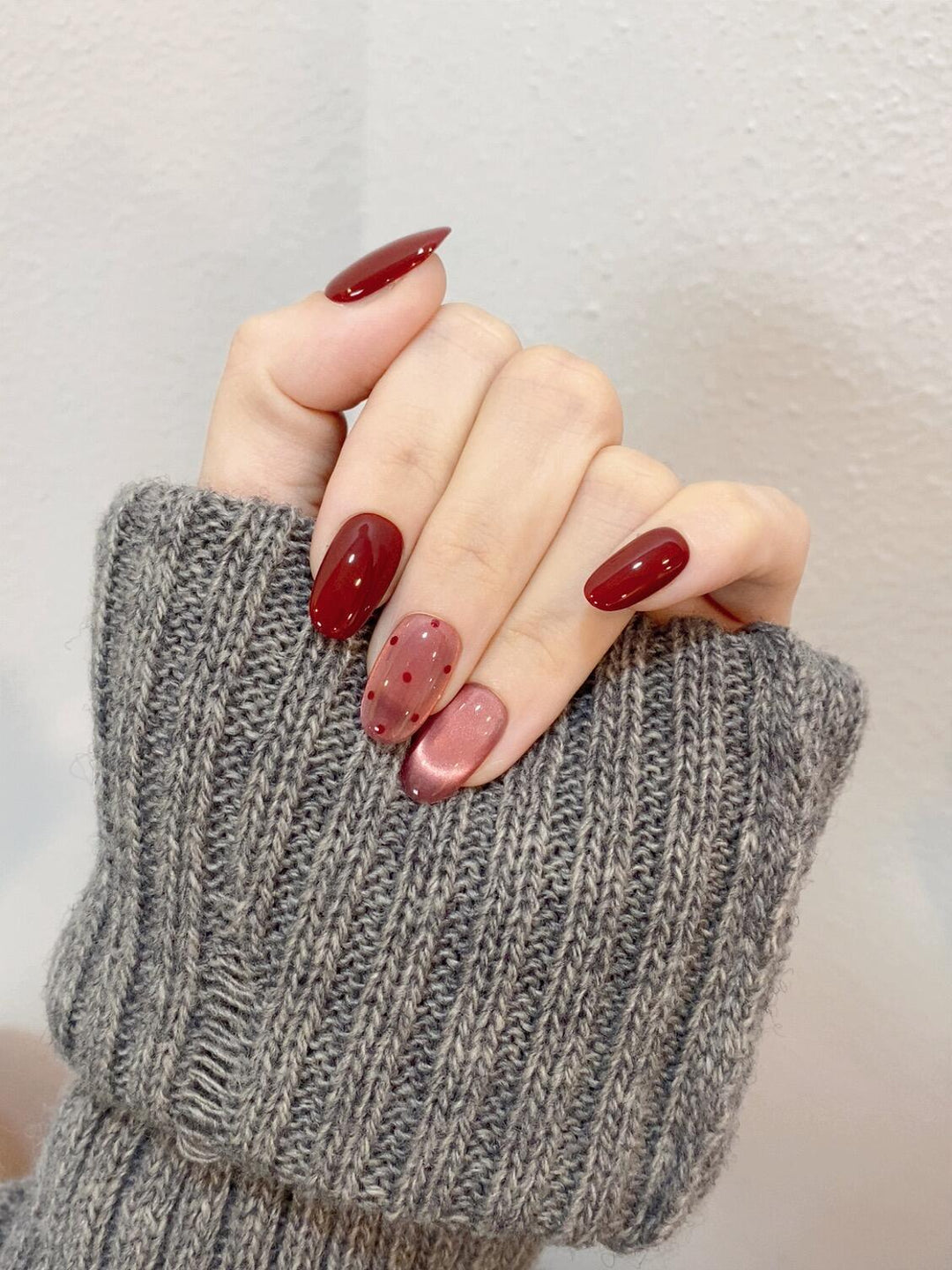 Artificial nail tips with creative dots and high gloss finish Kalsten